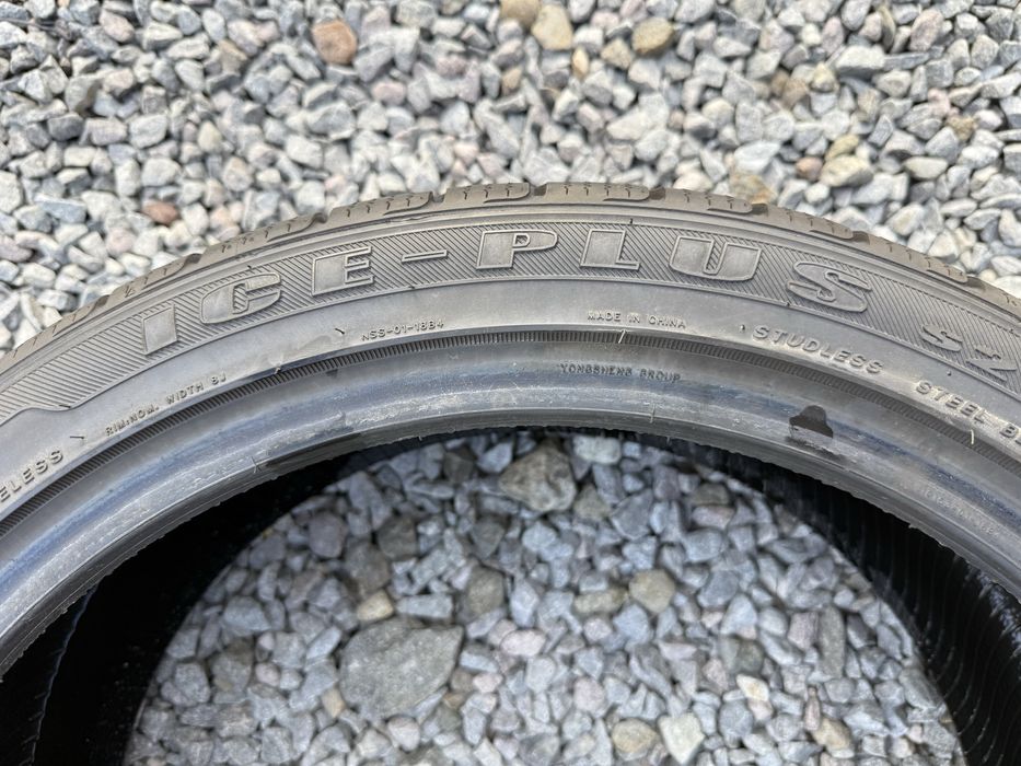 Anvelope Iarna Cauciucuri 225 40 R19 Tracmax IcePlus noi 8-9 mm