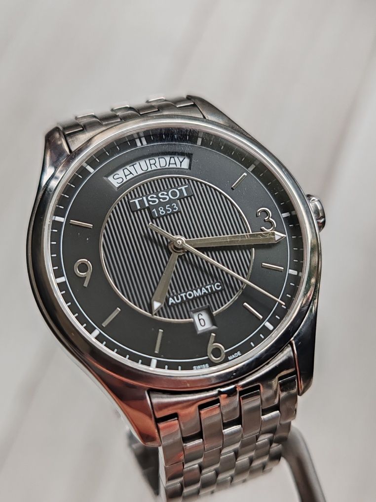 Ceas Tissot T One Day-Date - 39 mm