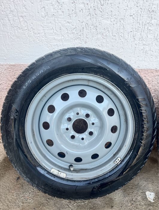 Диски и шины зимний в комплекте 175/65/14 Viatti состояние новый 2024