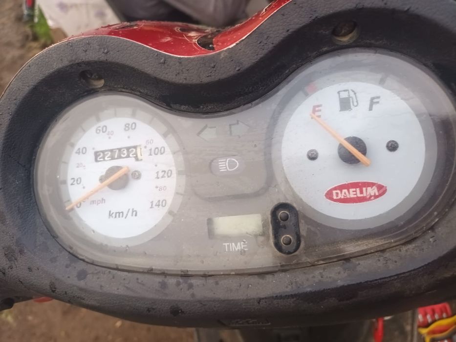 Vînd scuter sau schimb este de 125cc