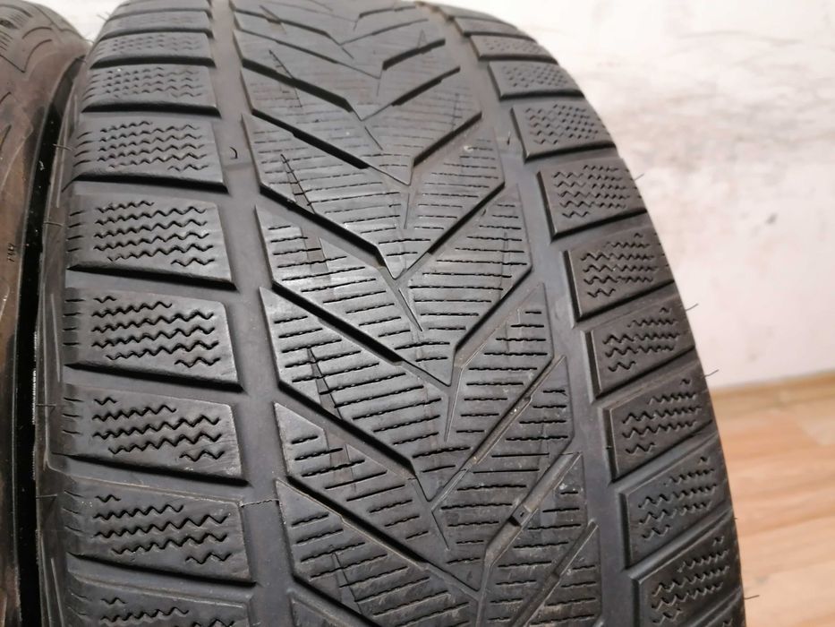 255/45/18 Vredestein / зимни гуми