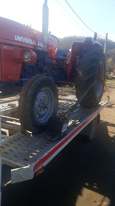 Tractor universal 445