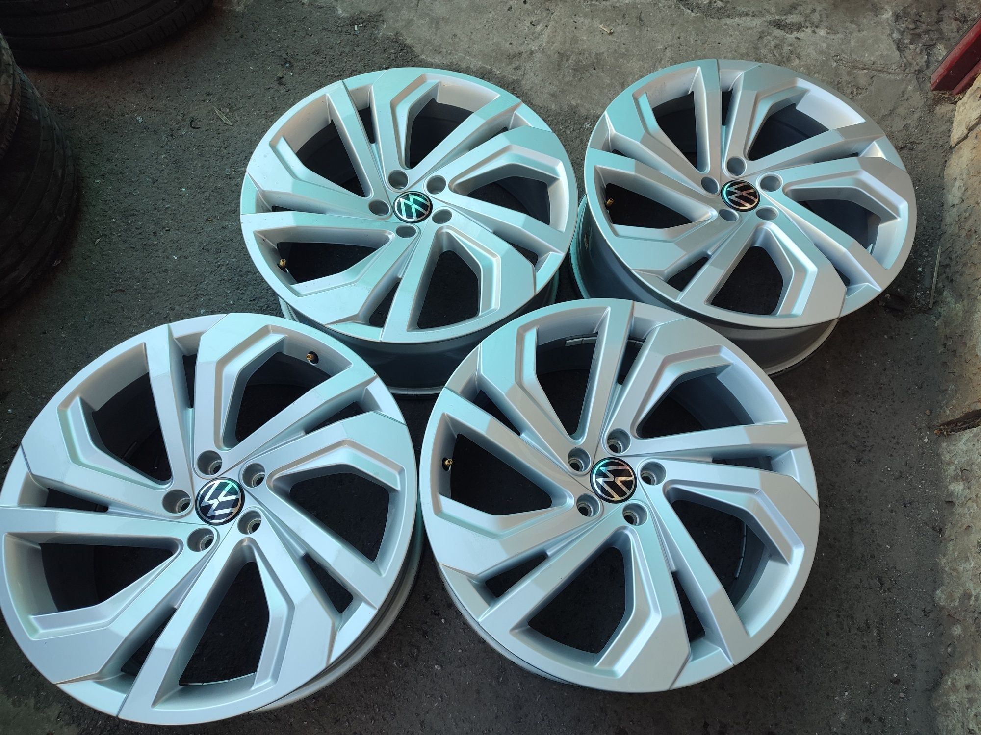 20" оригинални алуминиеви джанти за Vw Tiguan/Arteon...
