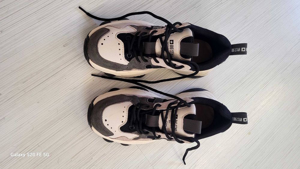 Дамски спортни обувки