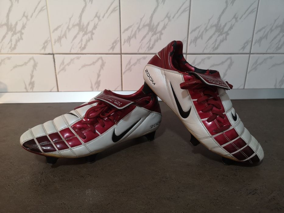 Vând ghete de fotbal profesionale Nike Total 90 FG