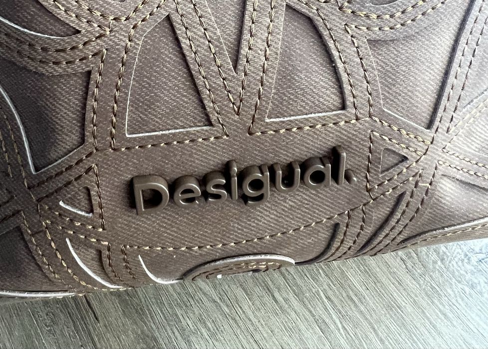 дамска раничка Desigual-цвят камел