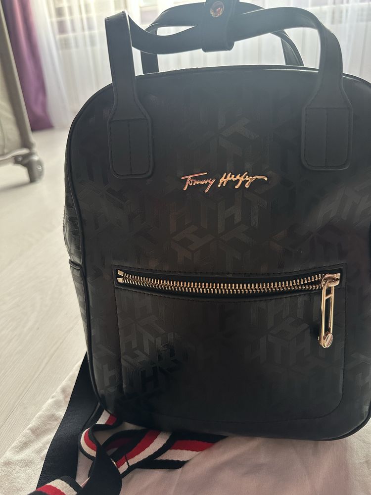 Оригинална чанта Tommy Hilfiger