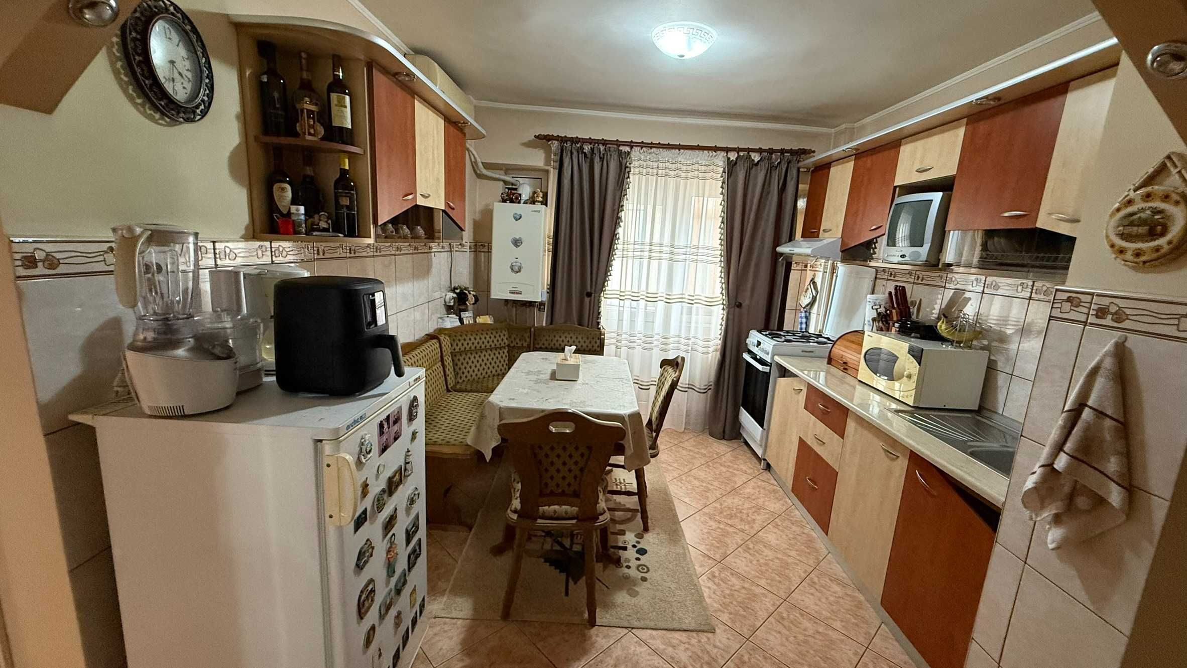 Apartament cu 2 camere, decomandat, mobilat+utilat, zona ultracentrala