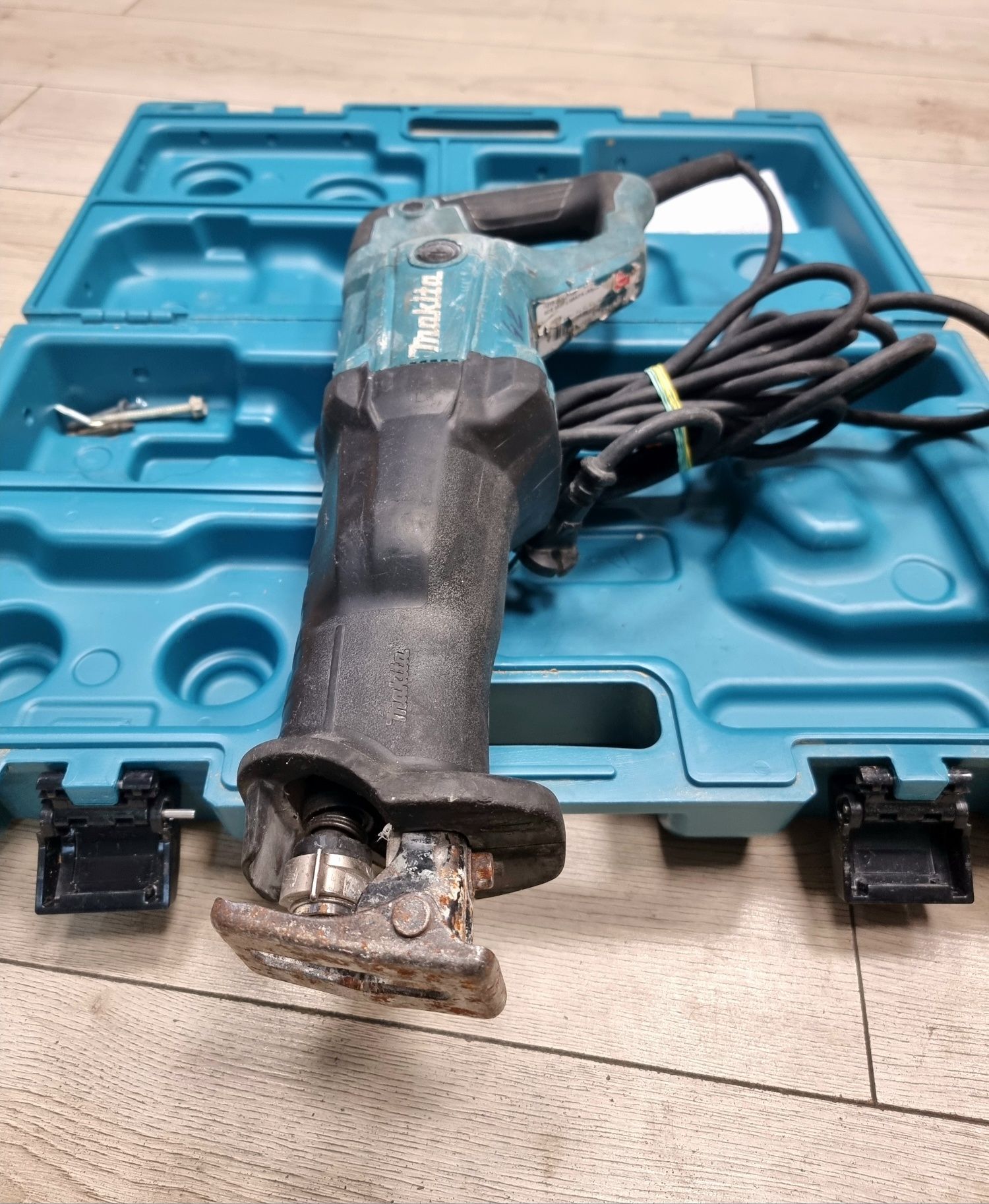 Amanet F28: Fierastrau alternativ Makita JR3051TK