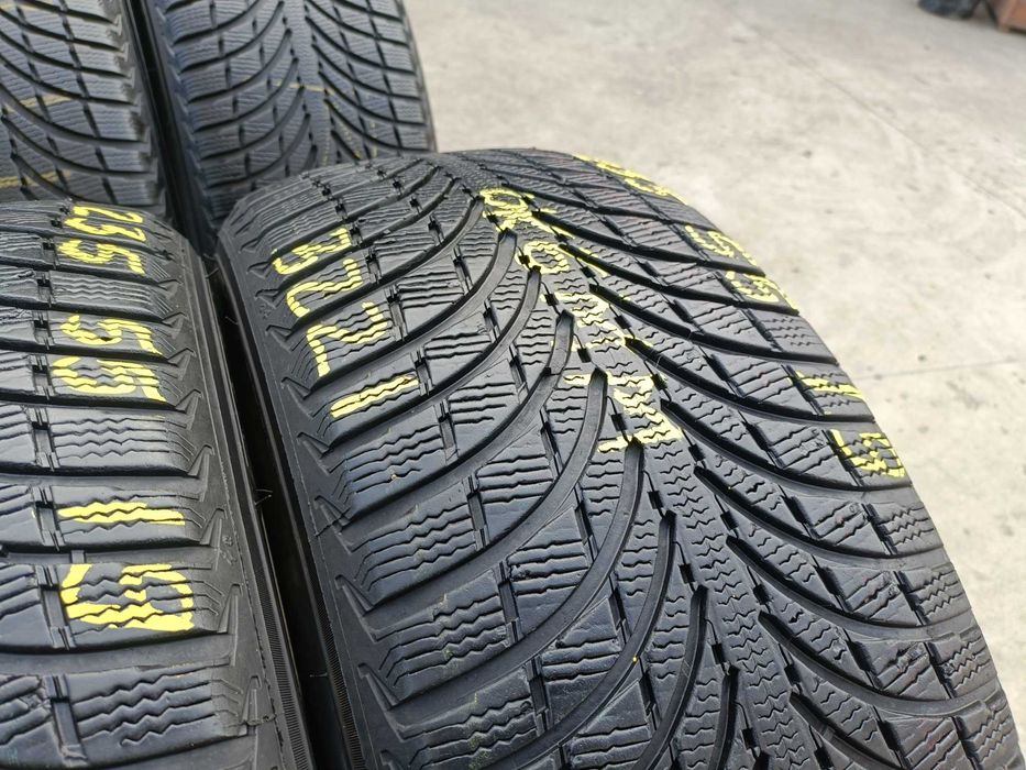 Set 4 anvelope de iarna 235 55 19 michelin latitude alpin LA2