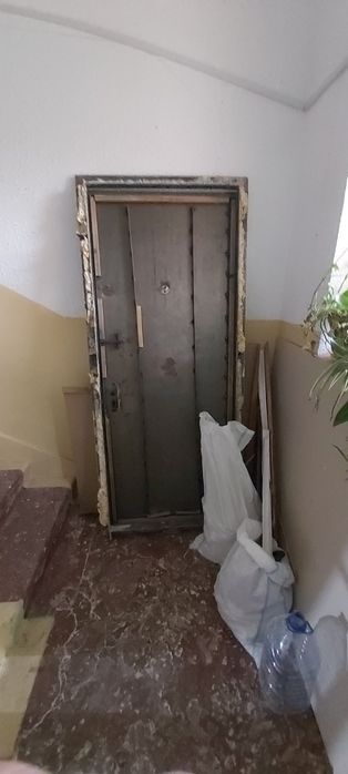Дверь железная б/у.