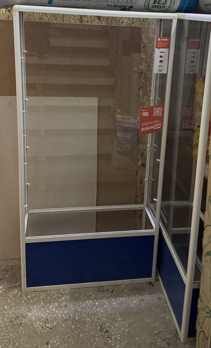 Витрина стеклянная