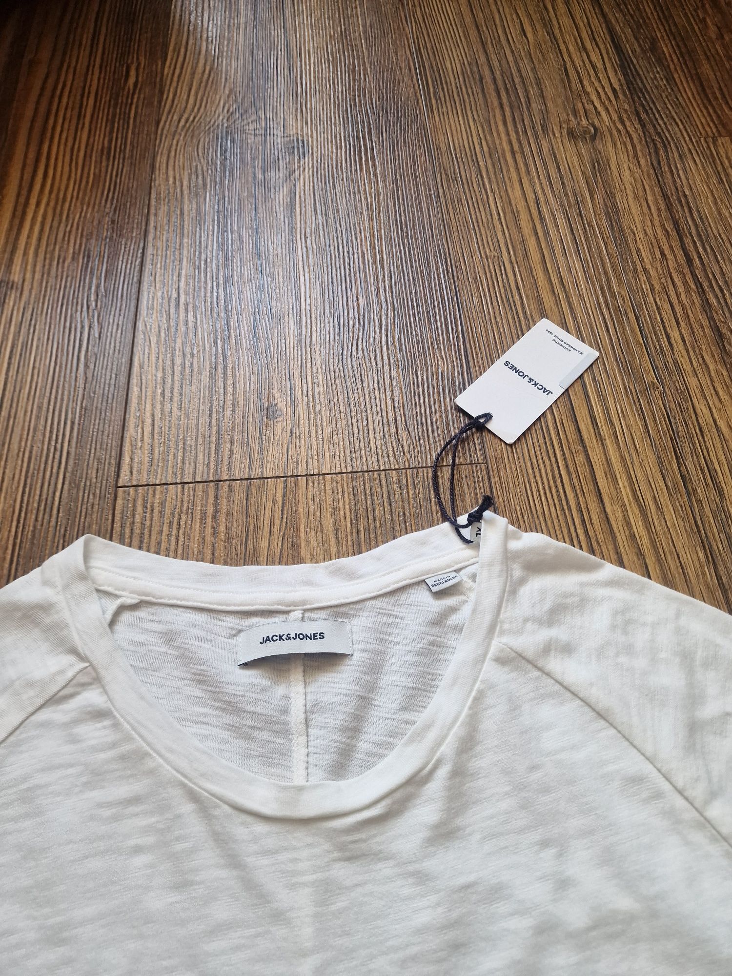 Страхотна мъжка тениска JACK & JONES размер XL , нова с етикет