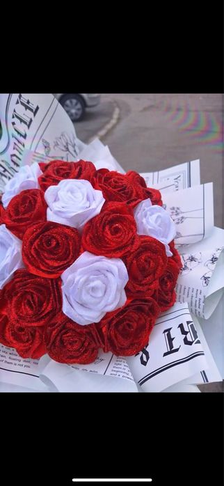 Buchete trandafiri din satin