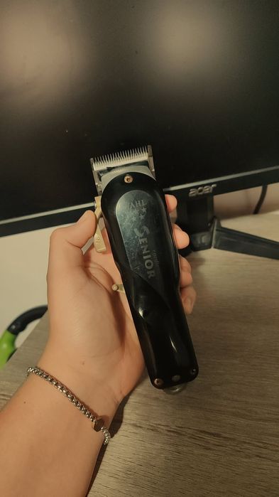 Vând mașini de tuns WAHL BeByliss