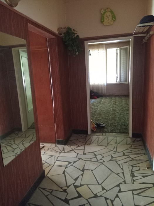 Продавам етаж от кооперация