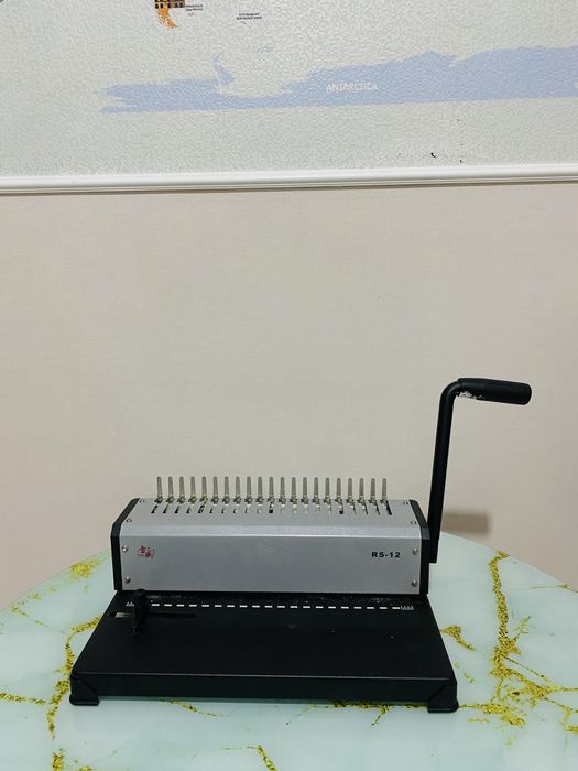 Перфоратор для книг