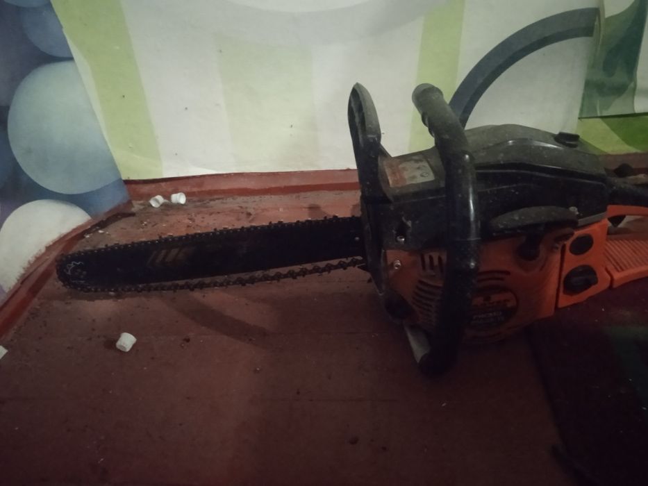 Бензопилы .      .