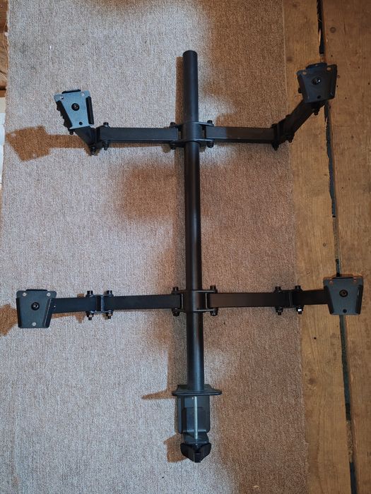 Suporturi metalice prindere 2 monitoare sau 4 monitoare