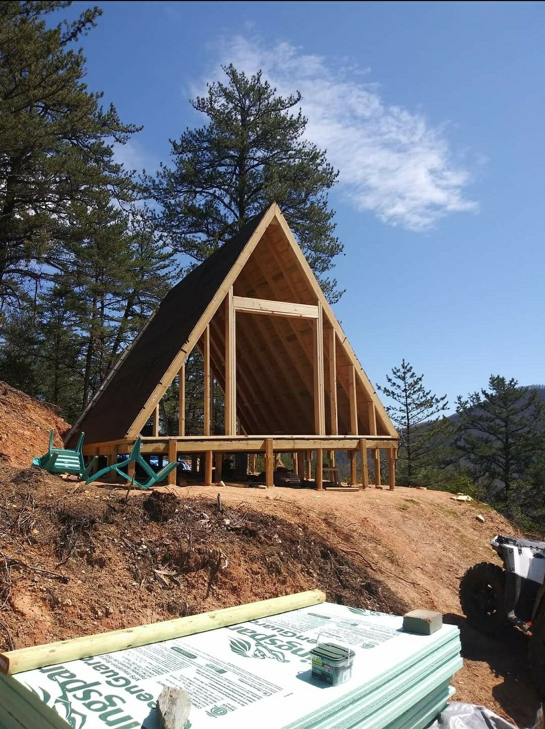 Cabane A frame din lemn uscat și tratat