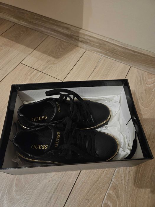 Спортни обувки GUESS