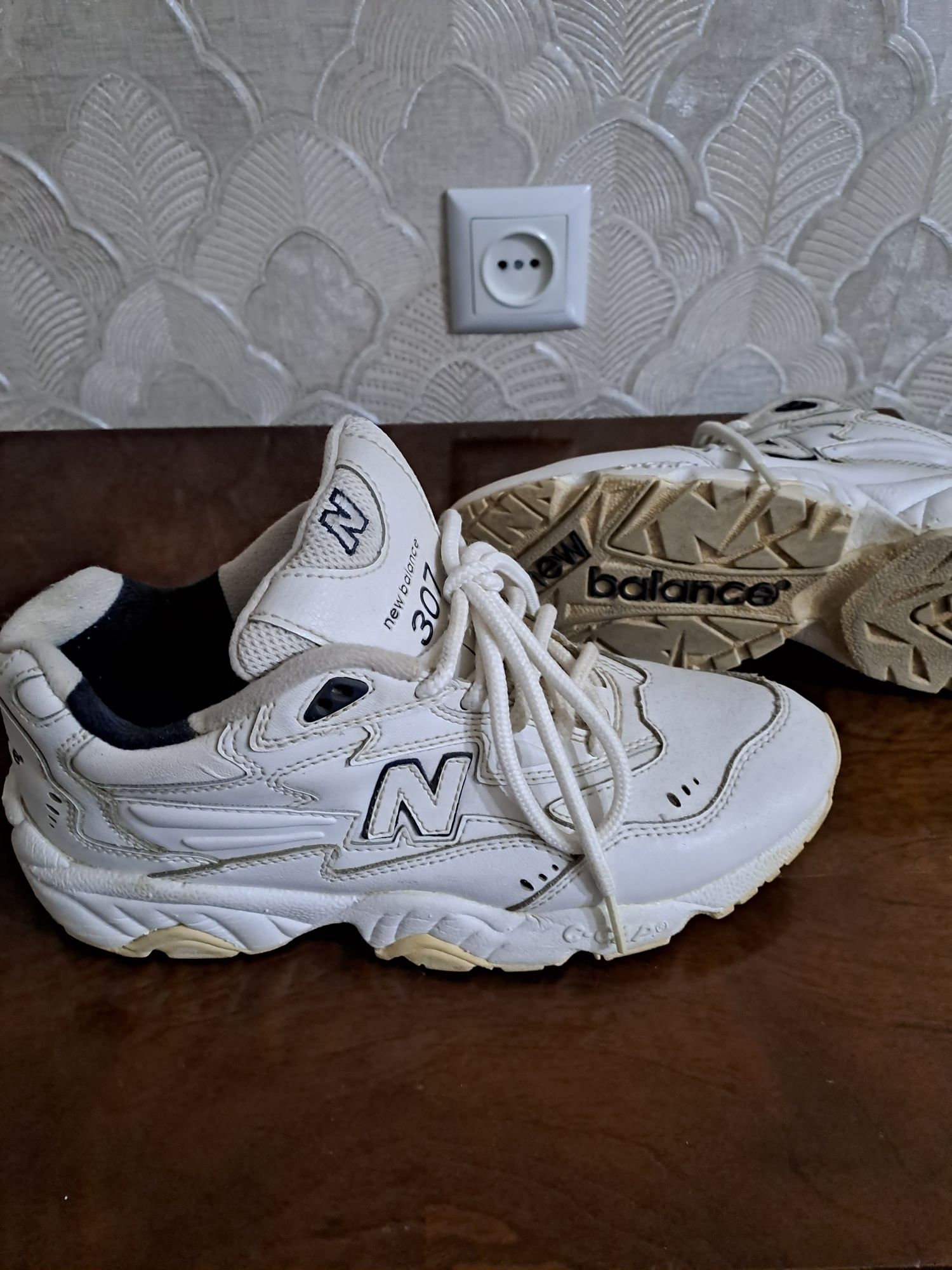 Продам женские кроссовки new balance.размер 36.