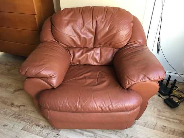 Гардероб 357/210, легло с матрак, скрин и кожено кресло