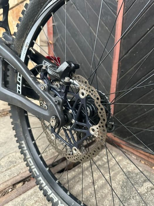 Продавам Santa Cruz v10 2019