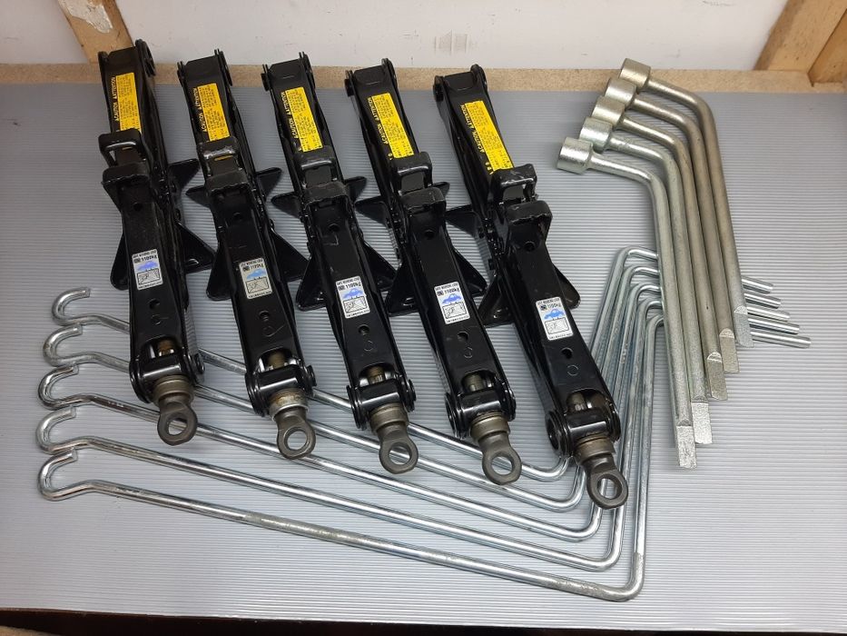 Продам родной домкрат комплект Toyota camry 50 - 55