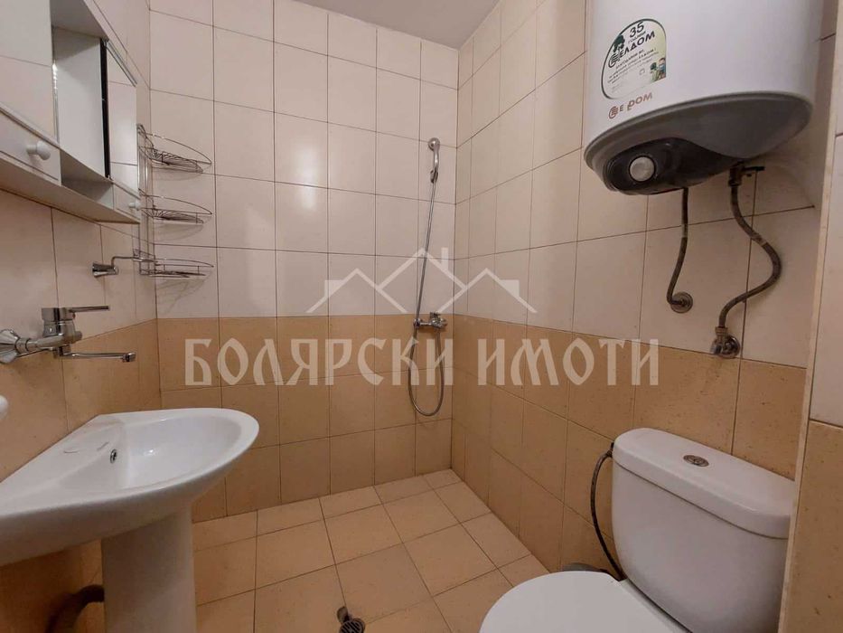 Южен двустаен апартамент в кв. Акация