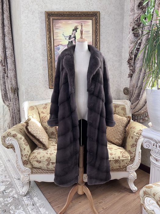 Продам норковую шубу очень красивую