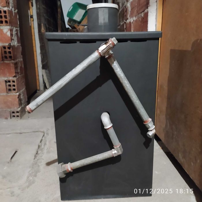 Продавам печка на твърдо гориво тип "камина" с водна риза ПРИТИ.