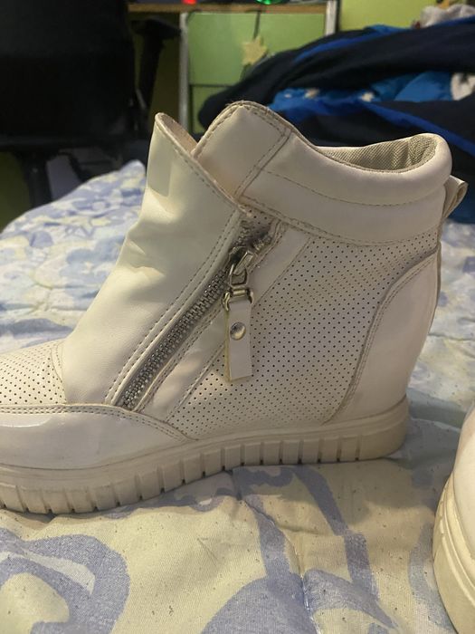 Ghete noi marimea 36