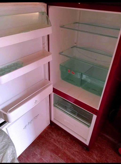 Продам большой холодильник отлично работает и охлаждает