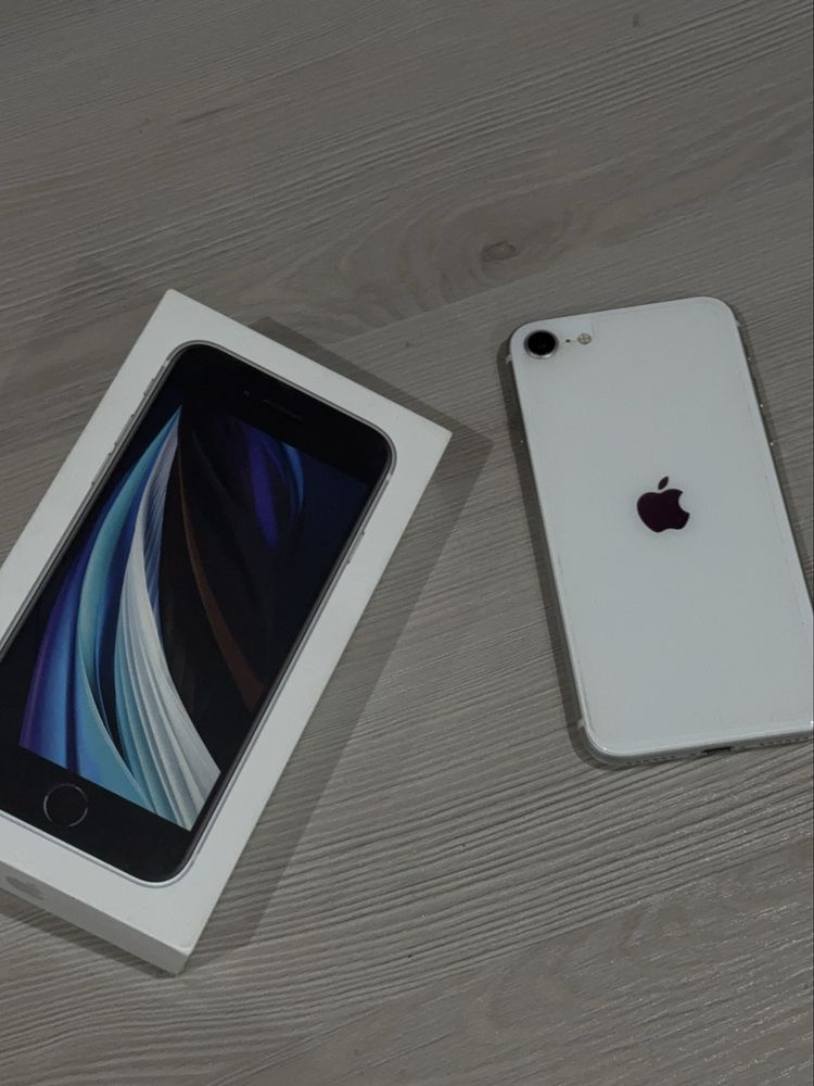 Айфон iPhone SE (2020) 64Gb White (A2275, LL)