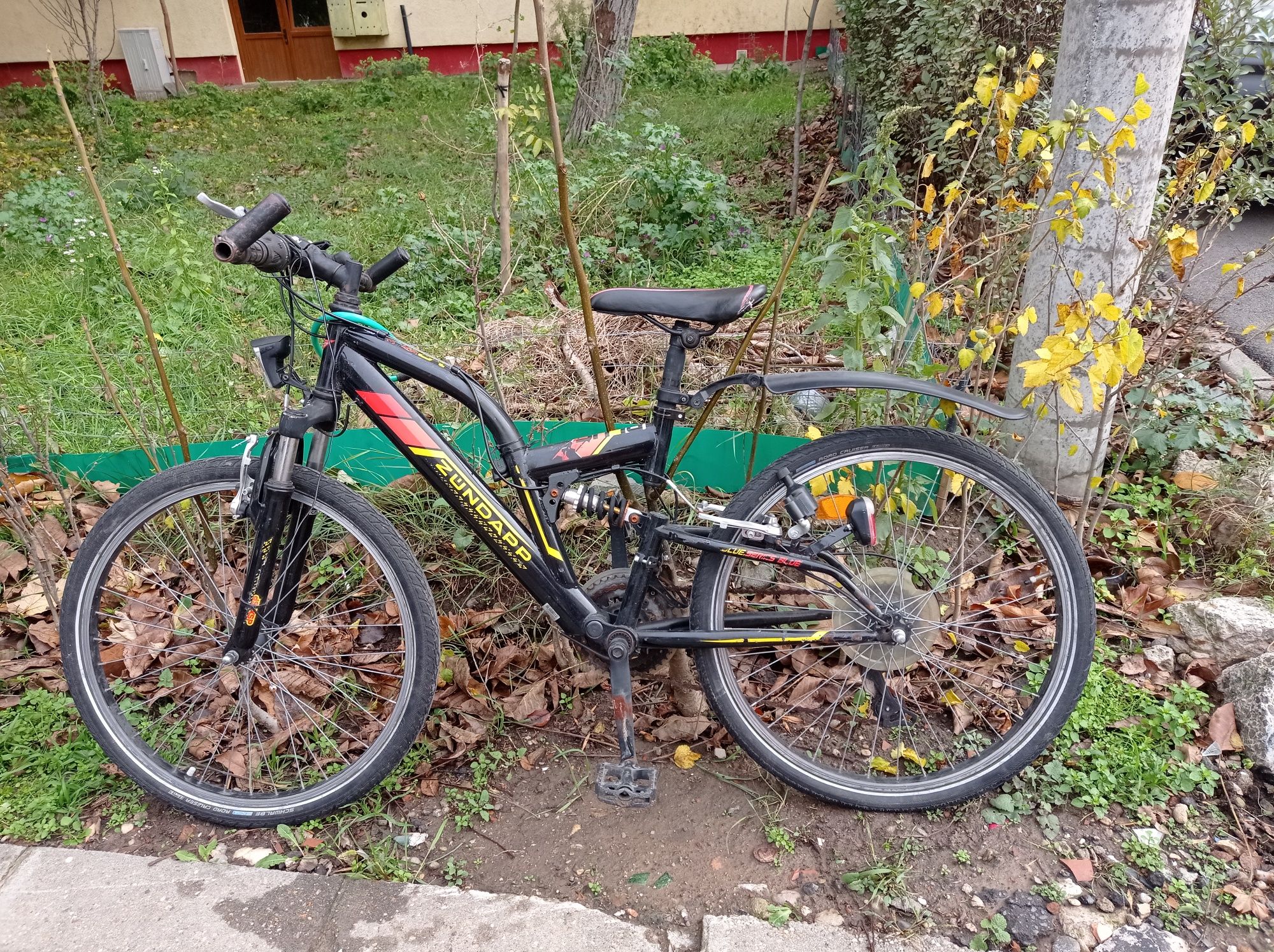 Vând bicicleta sport. Adusa din Germania.