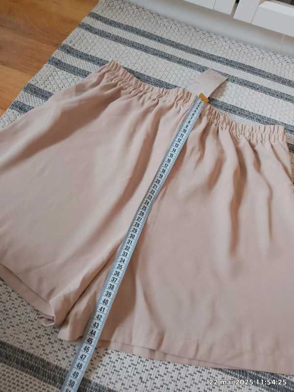 Pantaloni scurti L-XL noi cu etichetă