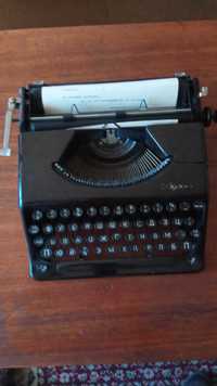 Рядка пишеща машина Olympia Plana