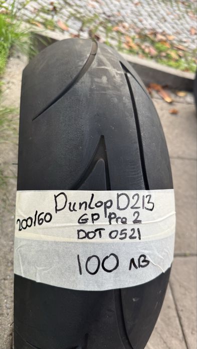 Мотоциклетни гуми за писта и шосе