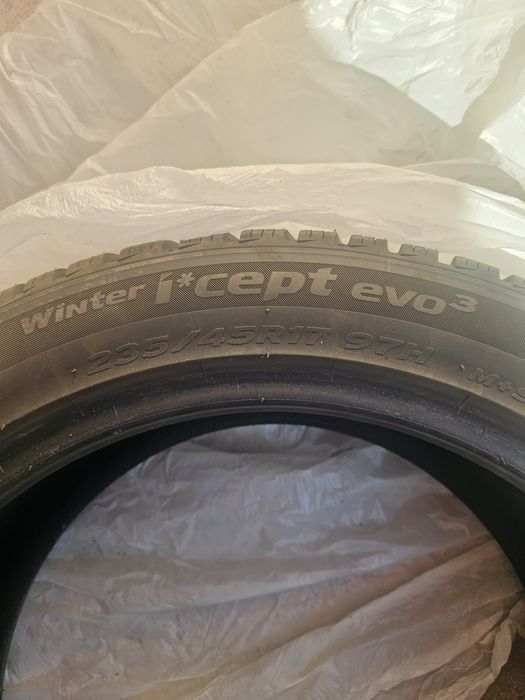 Cauciuri iarna Hankook Winter Icept Evo3 235/45/R17