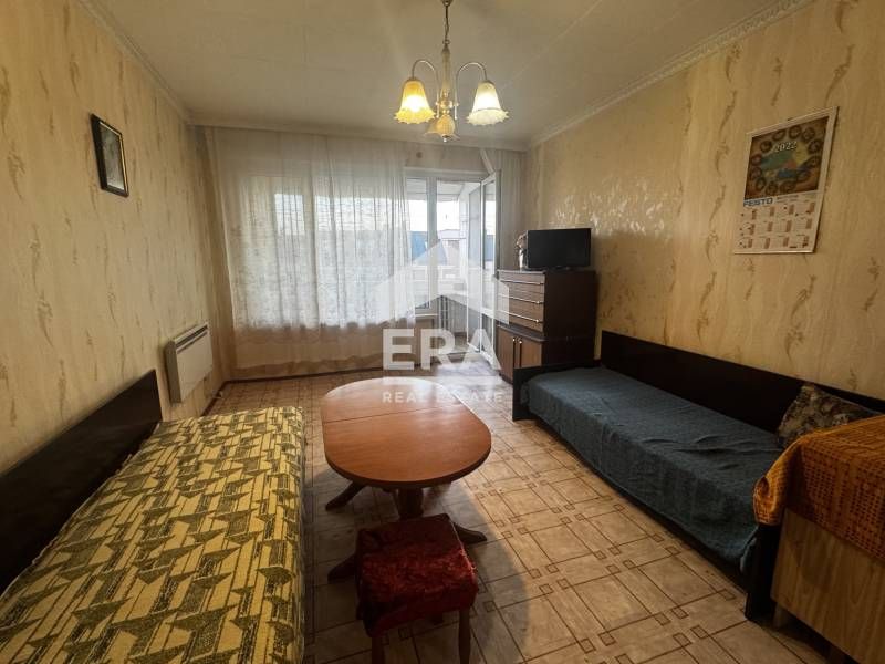 ЕКСКЛУЗИВНО! Двустаен апартамент за ремонт в кв. Възраждане 1,Варна !