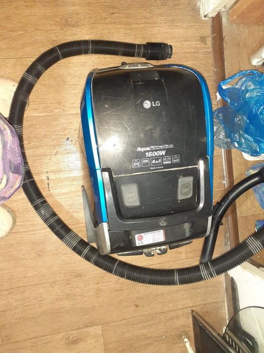 Пылесос LG моющий.