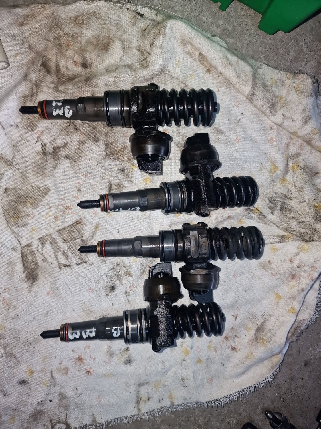 Injector injectoare 2.0 BMM vw golf 5 passat b6 seat leon octavia 2