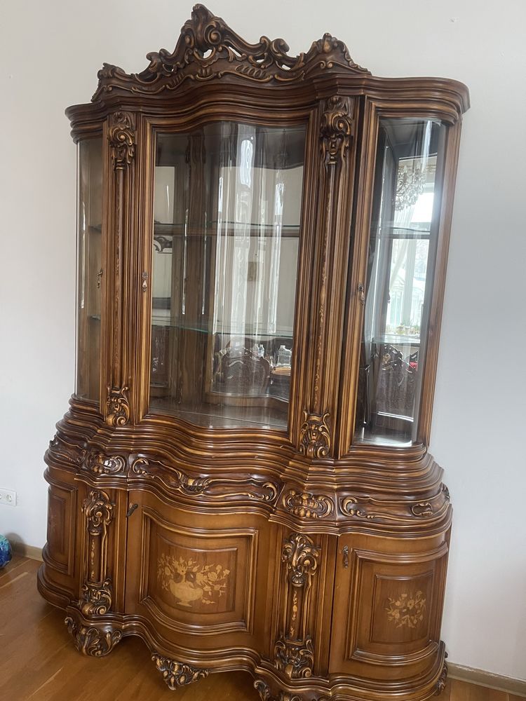 Продам сервант из дерева
