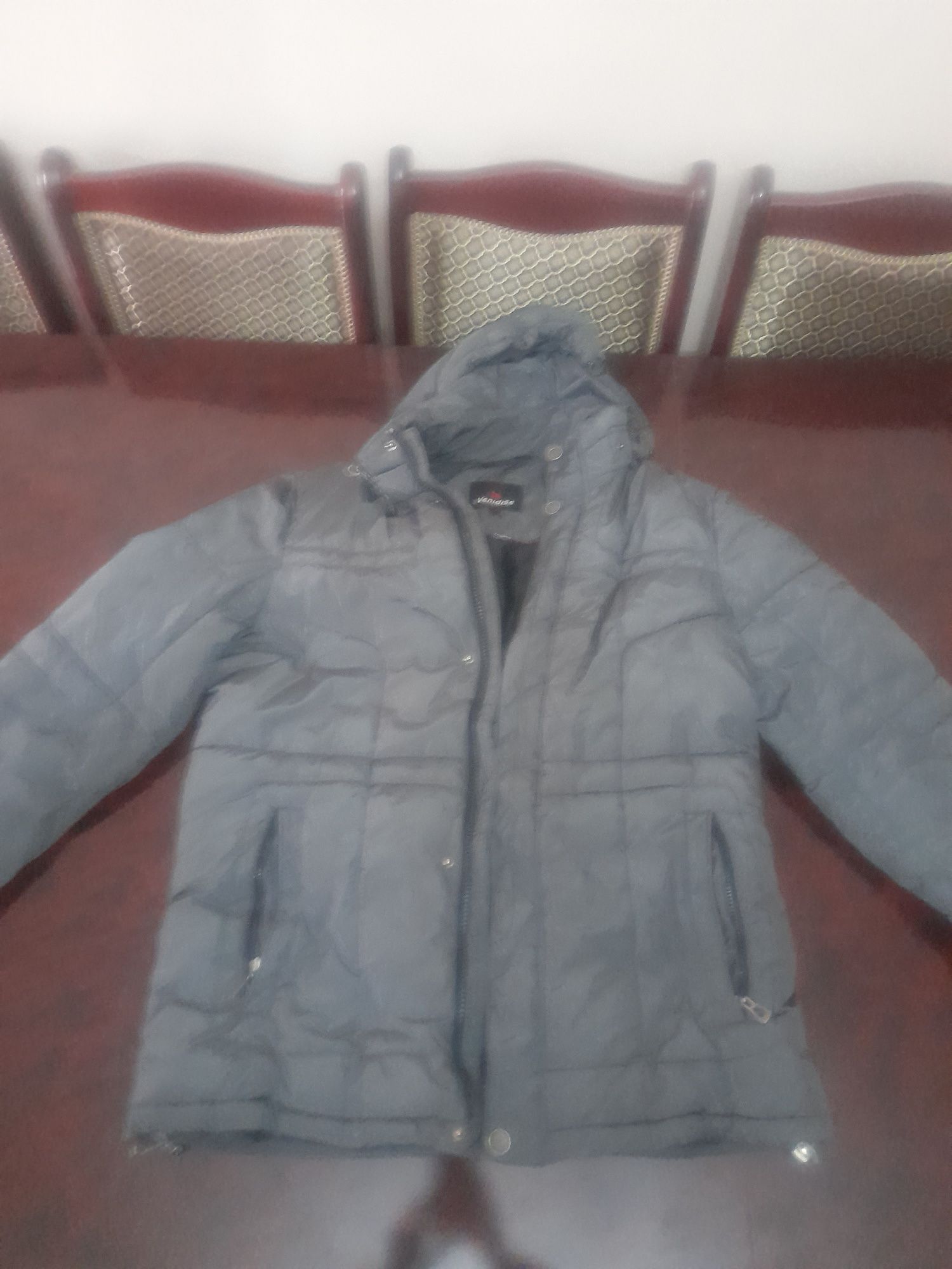 Продам зимнюю мужскую куртку