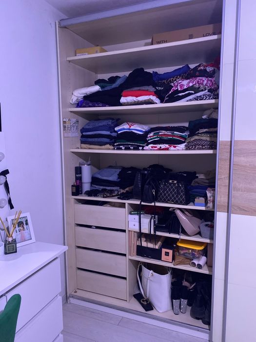 Vând dulap cu uși glisante