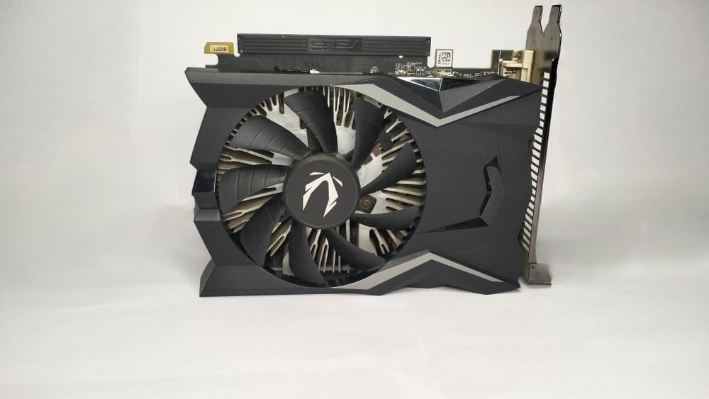 Vând placă video GeForce GTX 1650