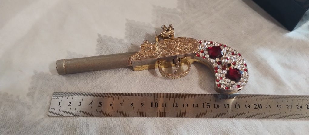 Изящен кремъчен пистолет за украса и декорация