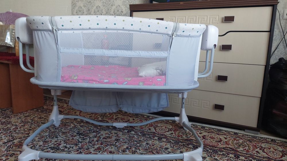 Продается кровать-манеж