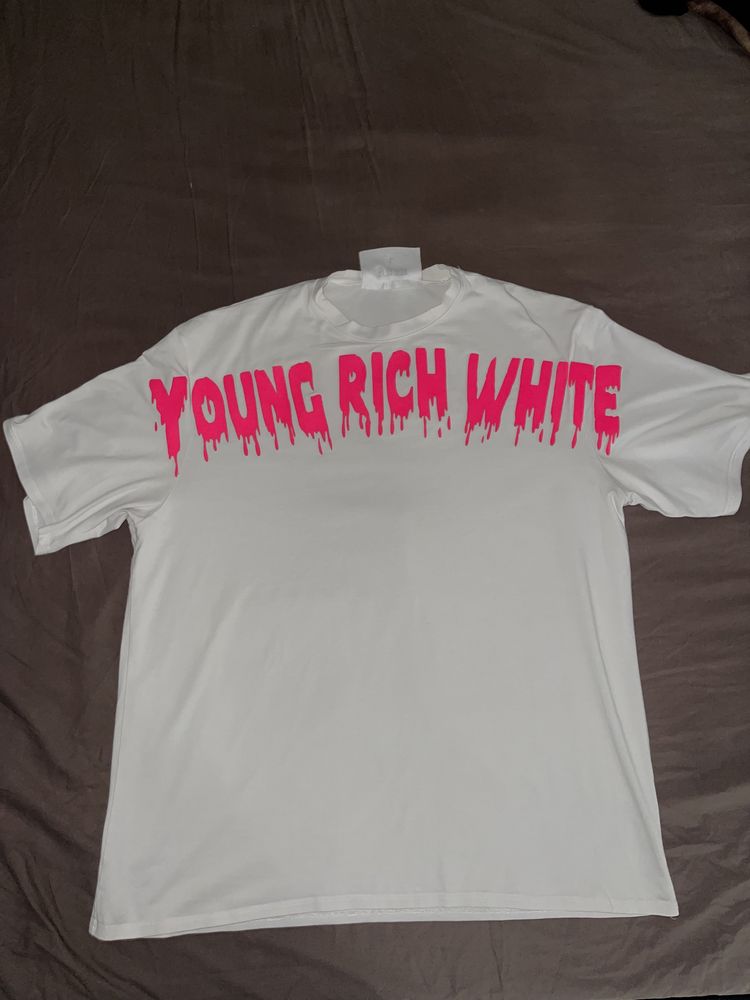 Tricouri young rich white